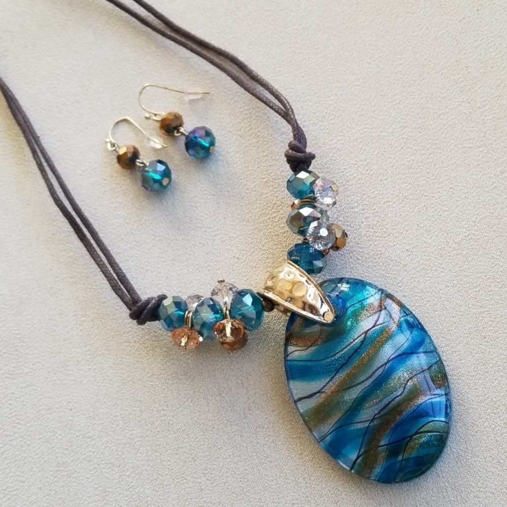 Earring and necklace set